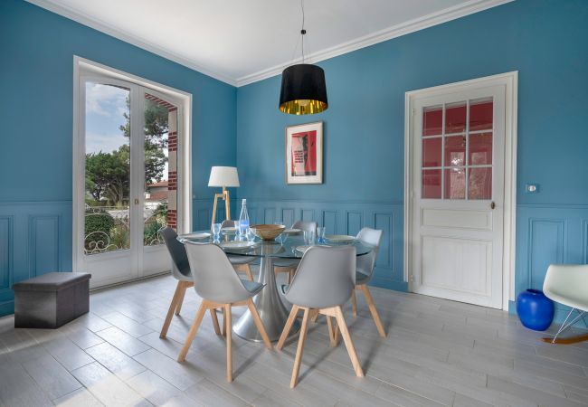 Ferienhaus in Pornichet - Villa am Meer für 8 - 75 m vom Strand entfernt Ferienhaus in Pornichet - Villa am Meer für 8 - 75 m vom Strand entfernt