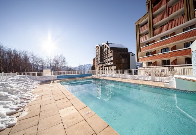 Ferienwohnung in Huez - Apartment 5 Pers. – Residenz mit Pool & Spa