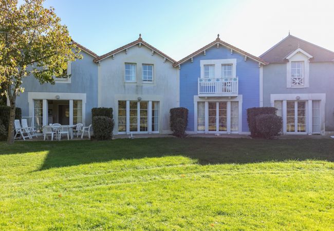 Ferienhaus in Talmont-Saint-Hilaire - House for 6 -Pool - Port Bourgenay Ferienhaus in Talmont-Saint-Hilaire - House for 6 -Pool - Port Bourgenay