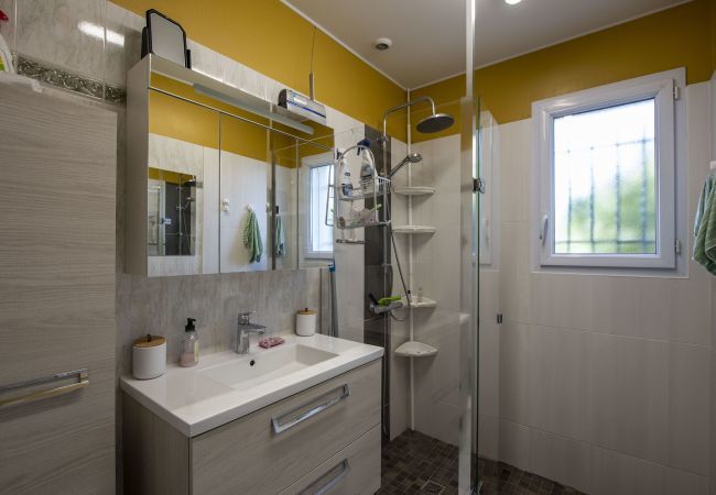 Ferienhaus in Le Fenouiller - Familienhaus für 6 mit Garten Ferienhaus in Le Fenouiller - Familienhaus für 6 mit Garten