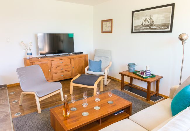 Ferienhaus in Plomeur - Urlaub für 8 vor den Toren von Guilvinec. Ferienhaus in Plomeur - Urlaub für 8 vor den Toren von Guilvinec.