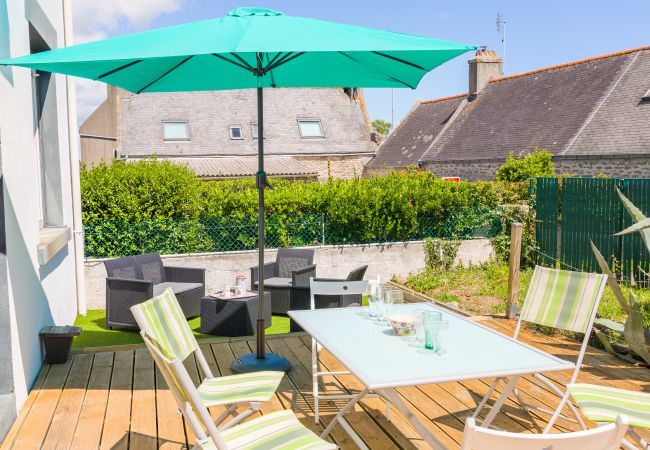 Ferienhaus in Plomeur - Urlaub für 8 vor den Toren von Guilvinec. Ferienhaus in Plomeur - Urlaub für 8 vor den Toren von Guilvinec.
