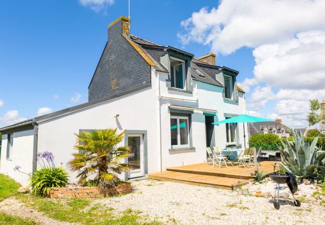 Ferienhaus in Plomeur - Urlaub für 8 vor den Toren von Guilvinec. Ferienhaus in Plomeur - Urlaub für 8 vor den Toren von Guilvinec.