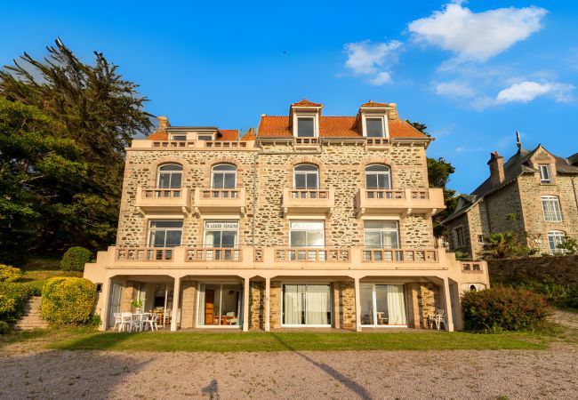 Ferienwohnung in Pléneuf-Val-André - Meerblick am Strand, Parkplatz, für 4