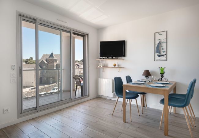 Ferienwohnung in Pornichet - At 30 meters from the beach, nice flat for 6 Ferienwohnung in Pornichet - At 30 meters from the beach, nice flat for 6