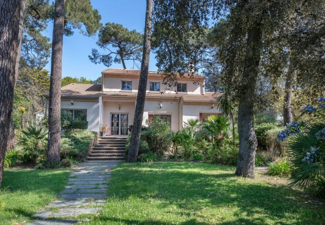 Ferienhaus in Saint-Brevin-les-Pins - Villa mit Whirlpool - 15 Pers. 350 m vom Strand entfernt