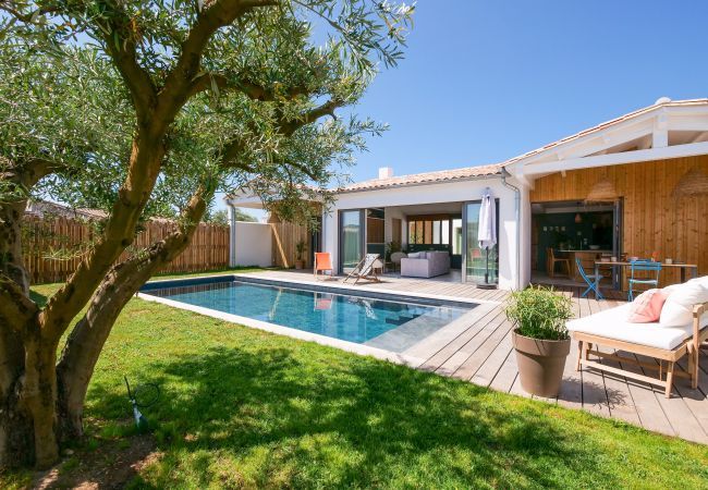 Ferienhaus in Rivedoux-Plage - Architektenvilla mit beheiztem Pool und Garten