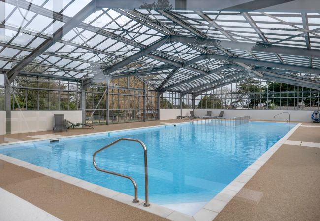 Chalet in Guérande - Chalet 2 Erw. / 4 Kinder – Pool & Spiele