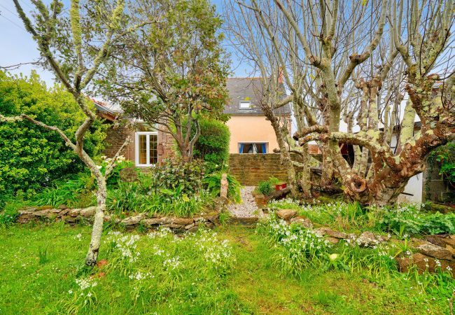 Ferienhaus in Penmarch - Haus für 6 mit Terrasse und Garten- 1km Strand Ferienhaus in Penmarch - Haus für 6 mit Terrasse und Garten- 1km Strand