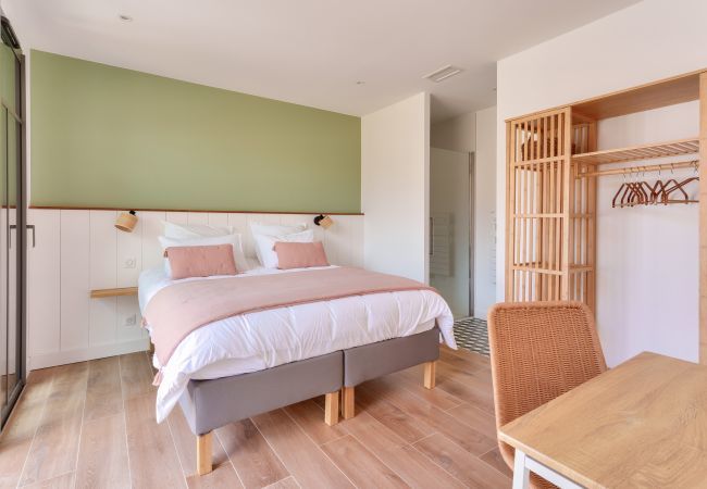 Ferienhaus in Andernos-les-Bains - Geräumige Villa unter Pinien &  Pool Ferienhaus in Andernos-les-Bains - Geräumige Villa unter Pinien &  Pool