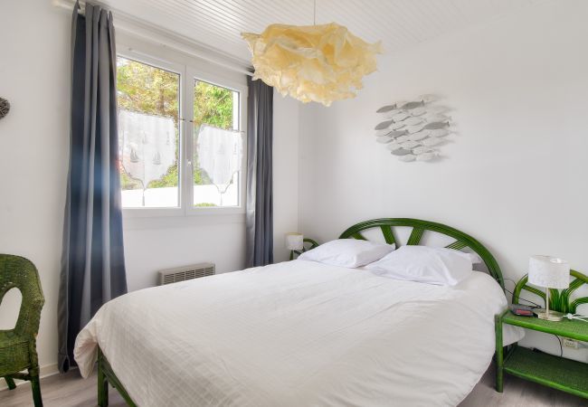 Doppelhaushälfte in St. Hilaire de Riez - 150m Strand - Haus für 4 - Farbige Terrasse Doppelhaushälfte in St. Hilaire de Riez - 150m Strand - Haus für 4 - Farbige Terrasse