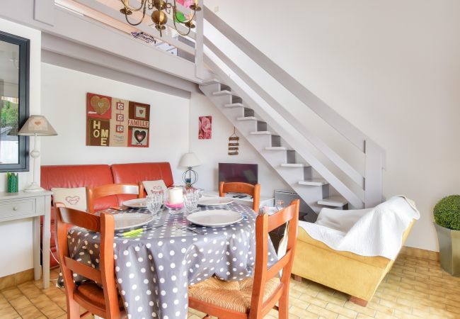 Doppelhaushälfte in St. Hilaire de Riez - 150m Strand - Haus für 4 - Farbige Terrasse Doppelhaushälfte in St. Hilaire de Riez - 150m Strand - Haus für 4 - Farbige Terrasse