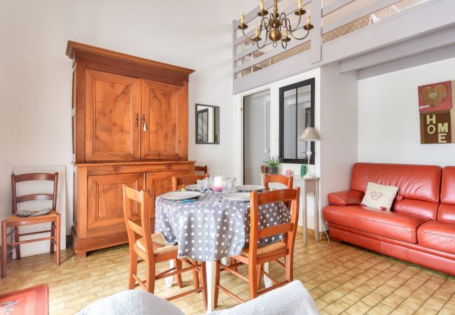 Doppelhaushälfte in St. Hilaire de Riez - 150m Strand - Haus für 4 - Farbige Terrasse Doppelhaushälfte in St. Hilaire de Riez - 150m Strand - Haus für 4 - Farbige Terrasse