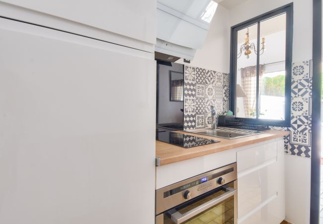 Doppelhaushälfte in St. Hilaire de Riez - 150m Strand - Haus für 4 - Farbige Terrasse Doppelhaushälfte in St. Hilaire de Riez - 150m Strand - Haus für 4 - Farbige Terrasse