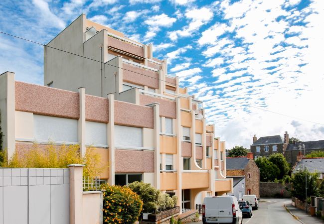 Ferienwohnung in Dinard - In der Nähe des Marktes und des Strandes L'Ecluse Ferienwohnung in Dinard - In der Nähe des Marktes und des Strandes L'Ecluse
