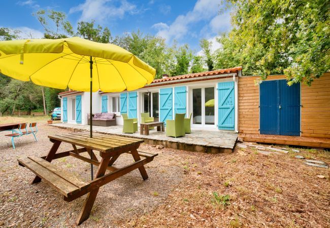 Ferienhaus in Longeville-sur-Mer - 850m vom Strand neues Haus für 6 im Wald