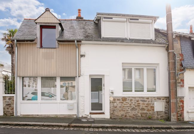 Ferienhaus in Dinard - 200m from the beach, cosy house for 4 Ferienhaus in Dinard - 200m from the beach, cosy house for 4