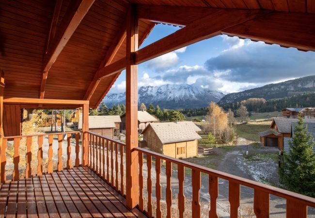 Chalet in Le Dévoluy - 400m von den Pisten entfernt, Chalet für 10