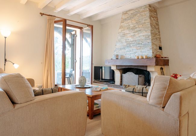 Ferienhaus in Auriac-du-Périgord - Anwesen für 8 Personen mit Swimmingpool Ferienhaus in Auriac-du-Périgord - Anwesen für 8 Personen mit Swimmingpool