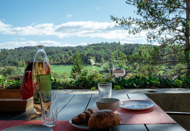 Ferienhaus in Auriac-du-Périgord - Anwesen für 8 Personen mit Swimmingpool Ferienhaus in Auriac-du-Périgord - Anwesen für 8 Personen mit Swimmingpool