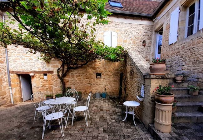 Ferienhaus in Saint-Léon-sur-Vézère - Steinhaus am Fuße der Vézère, für 6 Personen