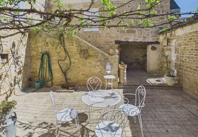Ferienhaus in Saint-Léon-sur-Vézère - Steinhaus am Fuße der Vézère, für 6 Personen