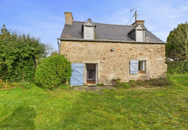 Ferienhaus in Plouguerneau - Steinhaus mit großem Garten für 4 Personen