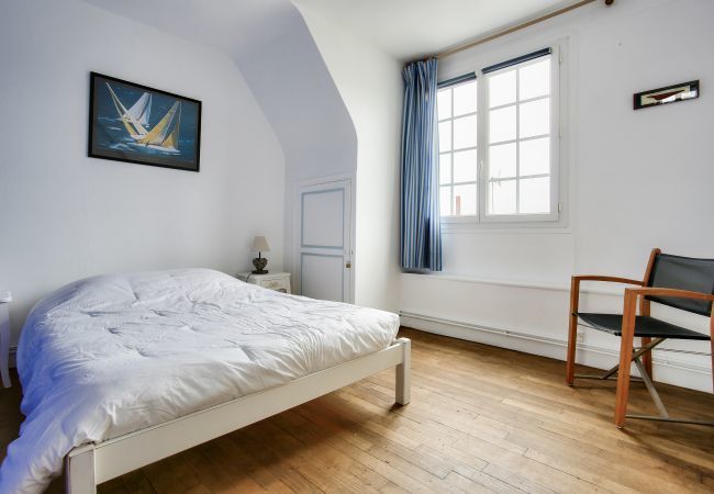 Ferienwohnung in Dinard - Duplex für 6 - Zentrum - 150m vom Strand entfernt Ferienwohnung in Dinard - Duplex für 6 - Zentrum - 150m vom Strand entfernt