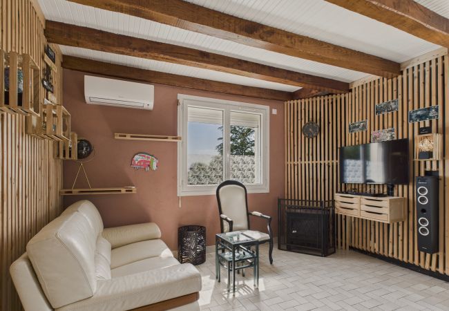 Ferienhaus in Le Bernard - Haus für 2 Erwachsene und 2 Kinder mit Garten