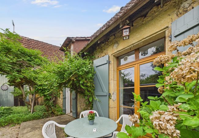 Ferienhaus in Montignac - Pool - gemeinsamer Waldbereich - Haus für 4