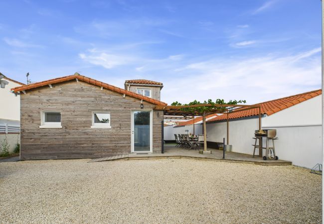 Ferienhaus in Les Sables-d´Olonne - Komplett renoviertes Haus für 10 – Terrasse Ferienhaus in Les Sables-d´Olonne - Komplett renoviertes Haus für 10 – Terrasse
