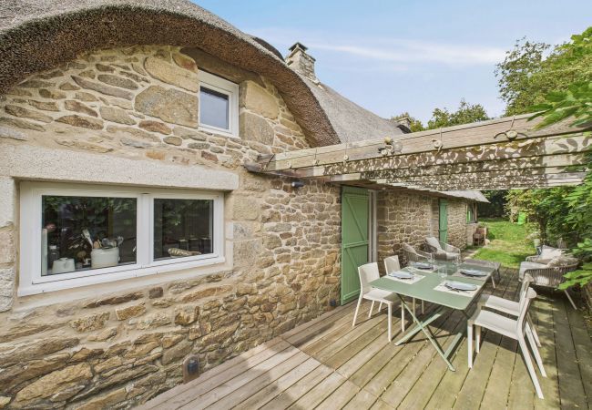 Ferienhaus in Baden - Wunderschönes Reetdachhaus für 6 mit Garten Ferienhaus in Baden - Wunderschönes Reetdachhaus für 6 mit Garten