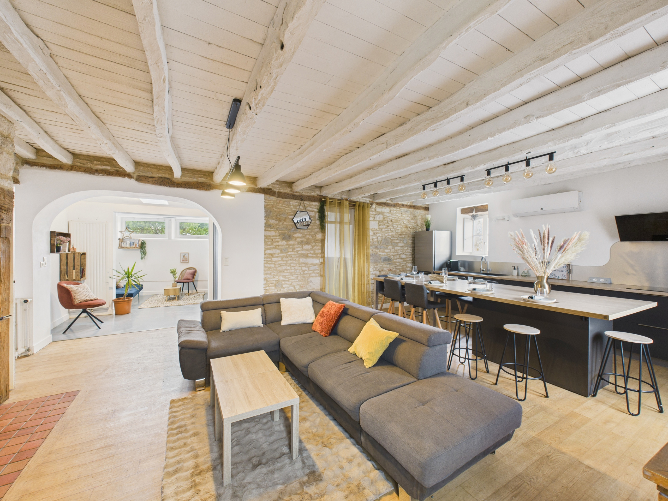  in La Dornac - Wunderschönes Haus mit Pool und Garten für 8