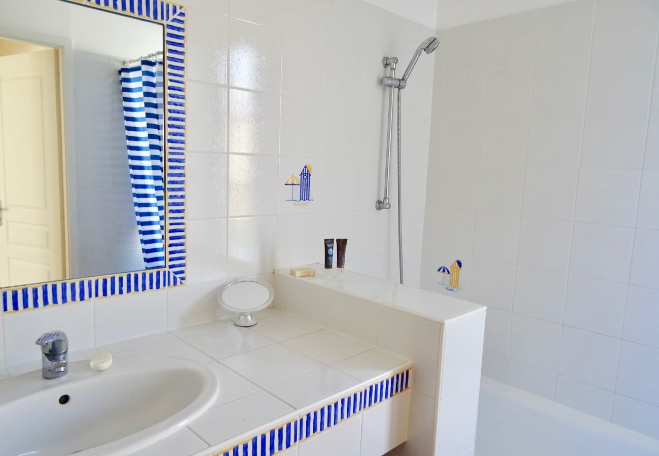 Villa in Saint-Jean-de-Monts - Große Villa für 8 mit Pool