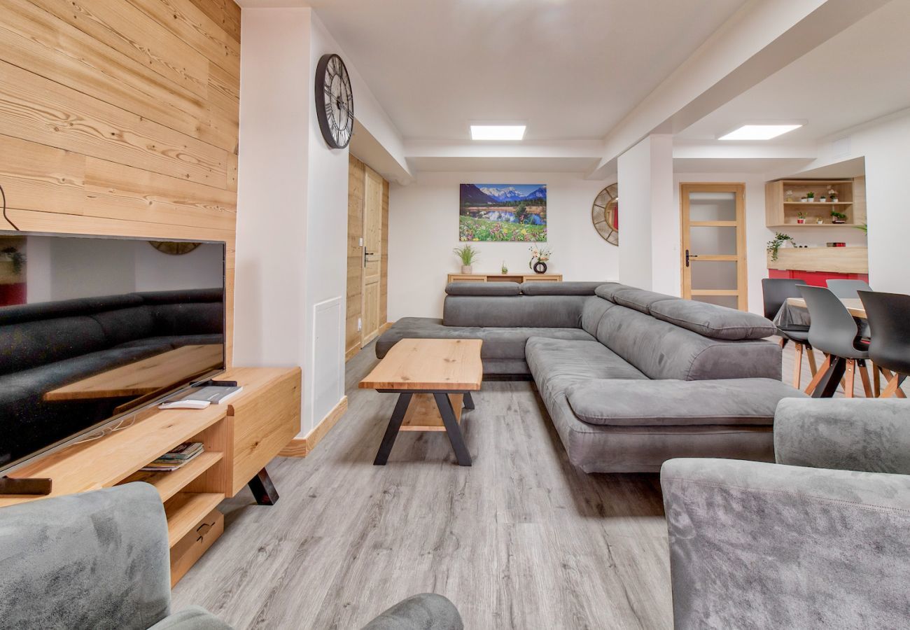 Ferienwohnung in Genos - 80 m von den Pisten entfernt, große Wohnung für 15