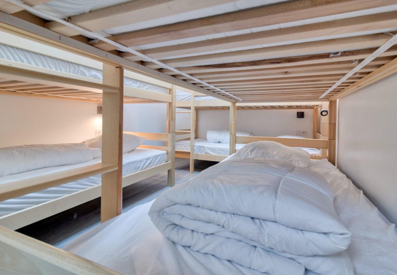 Ferienwohnung in Genos - 80 m von den Pisten entfernt, große Wohnung für 15