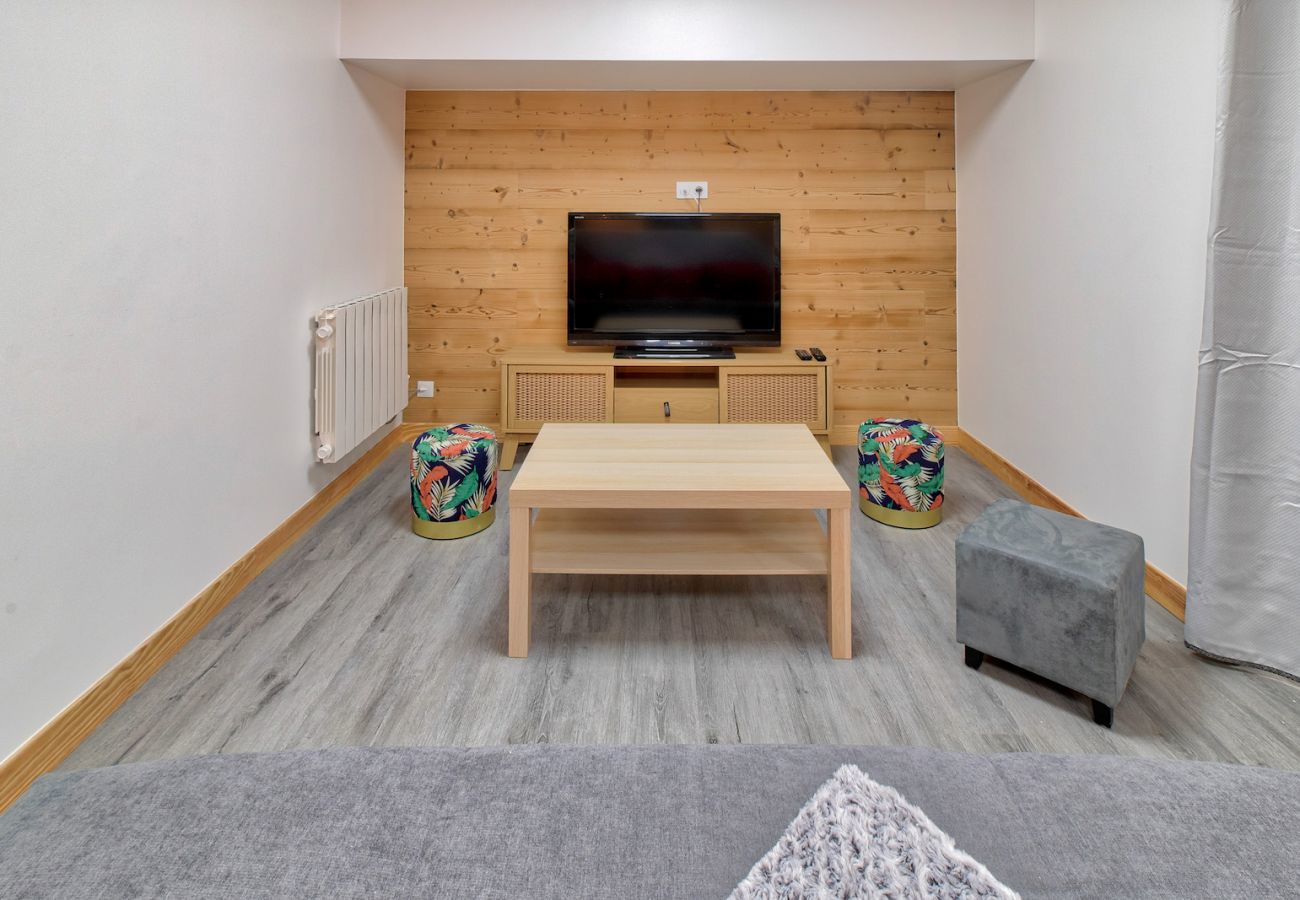 Ferienwohnung in Genos - 80 m von den Pisten entfernt, große Wohnung für 15