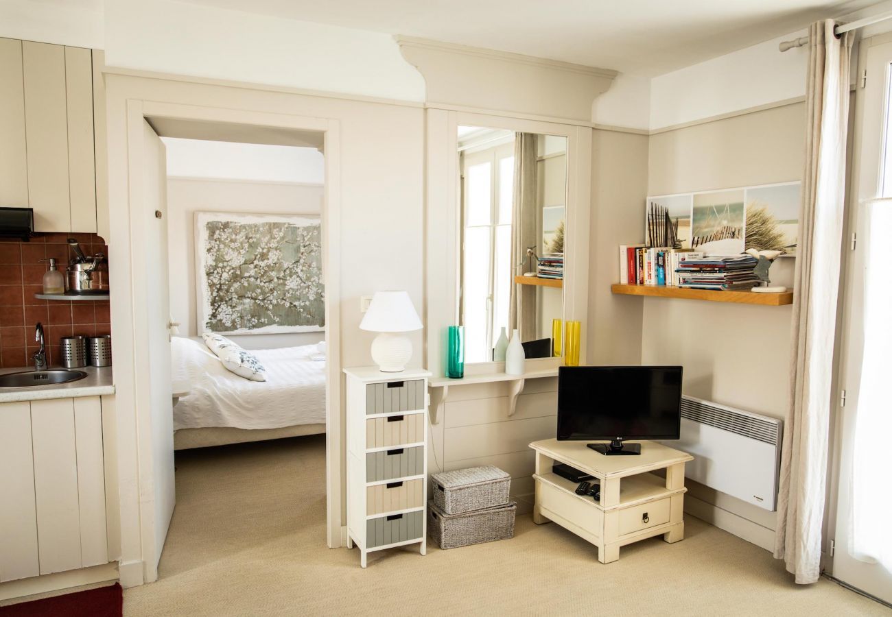 Ferienwohnung in La Flotte - Joliee Brise- Wohnung für 4 mit pool