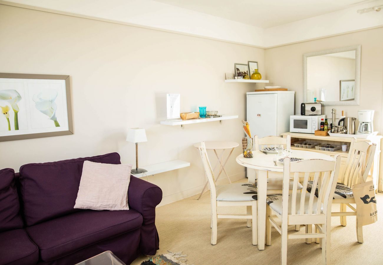 Ferienwohnung in La Flotte - Joliee Brise- Wohnung für 4 mit pool
