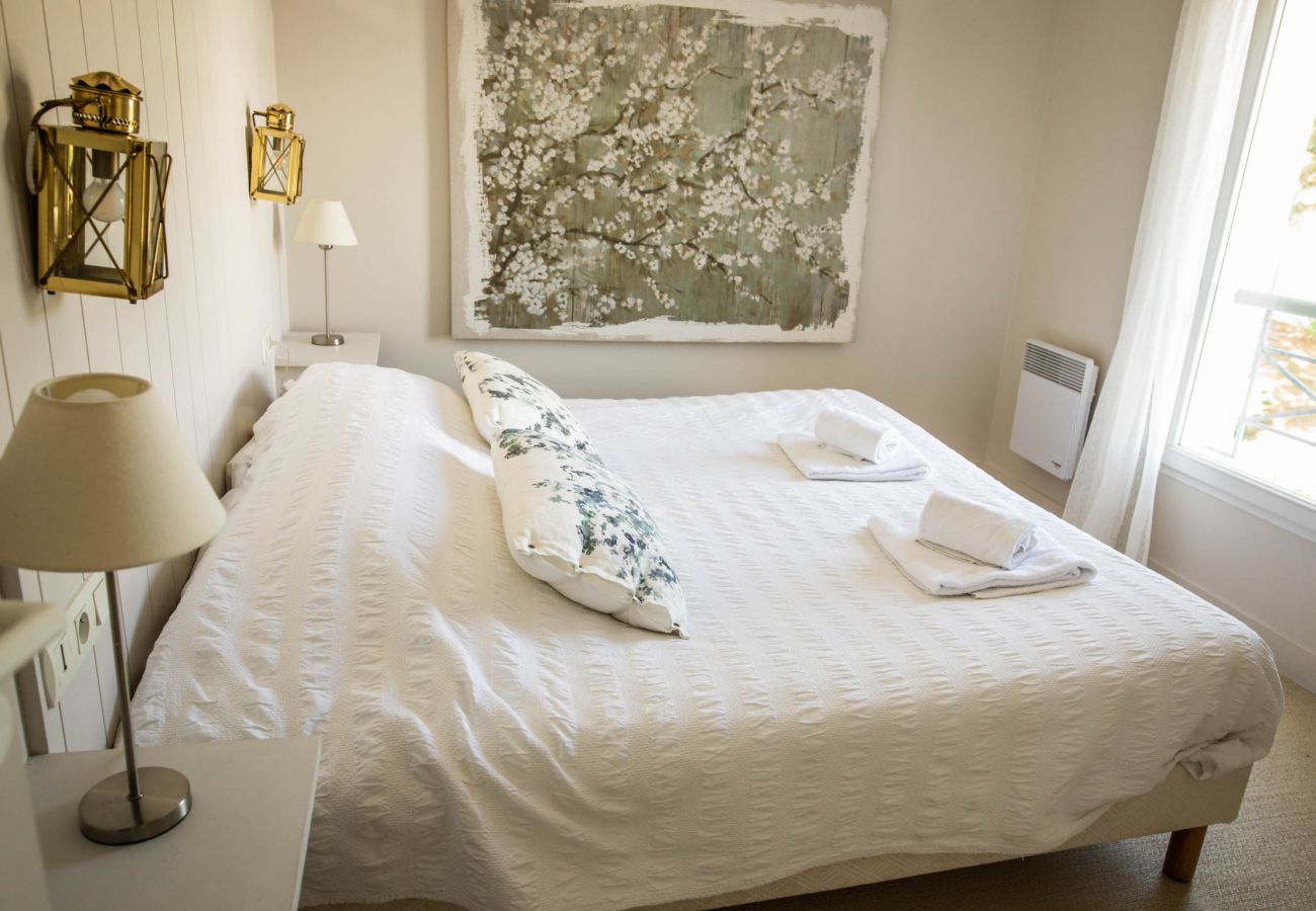 Ferienwohnung in La Flotte - Joliee Brise- Wohnung für 4 mit pool