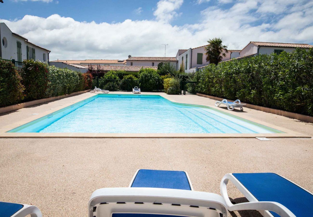 Ferienwohnung in La Flotte - Joliee Brise- Wohnung für 4 mit pool