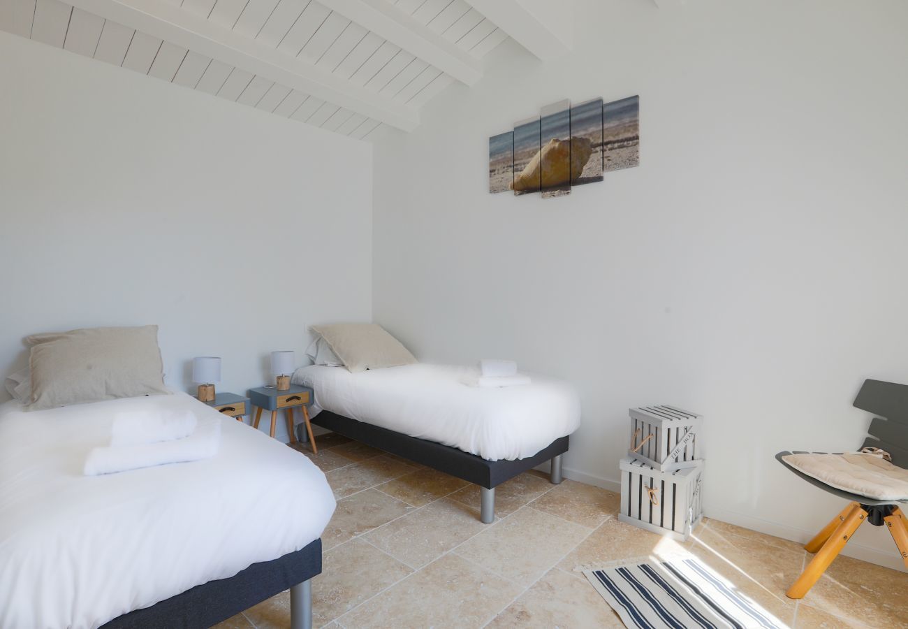 Ferienhaus in Saint-Martin-de-Ré - 550m vom Strand entfernt, Haus für 4