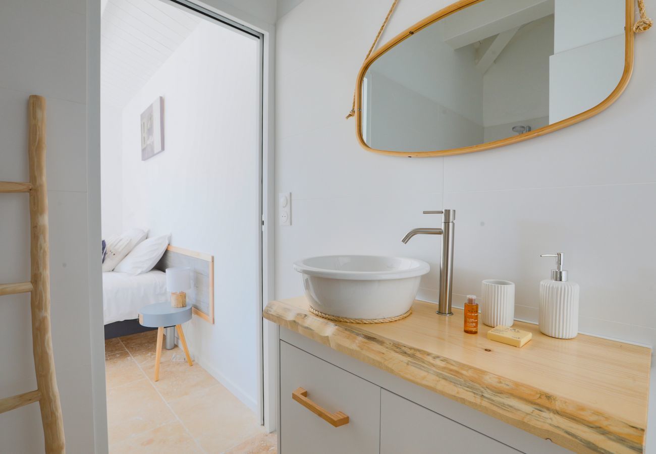 Ferienhaus in Saint-Martin-de-Ré - 550m vom Strand entfernt, Haus für 4