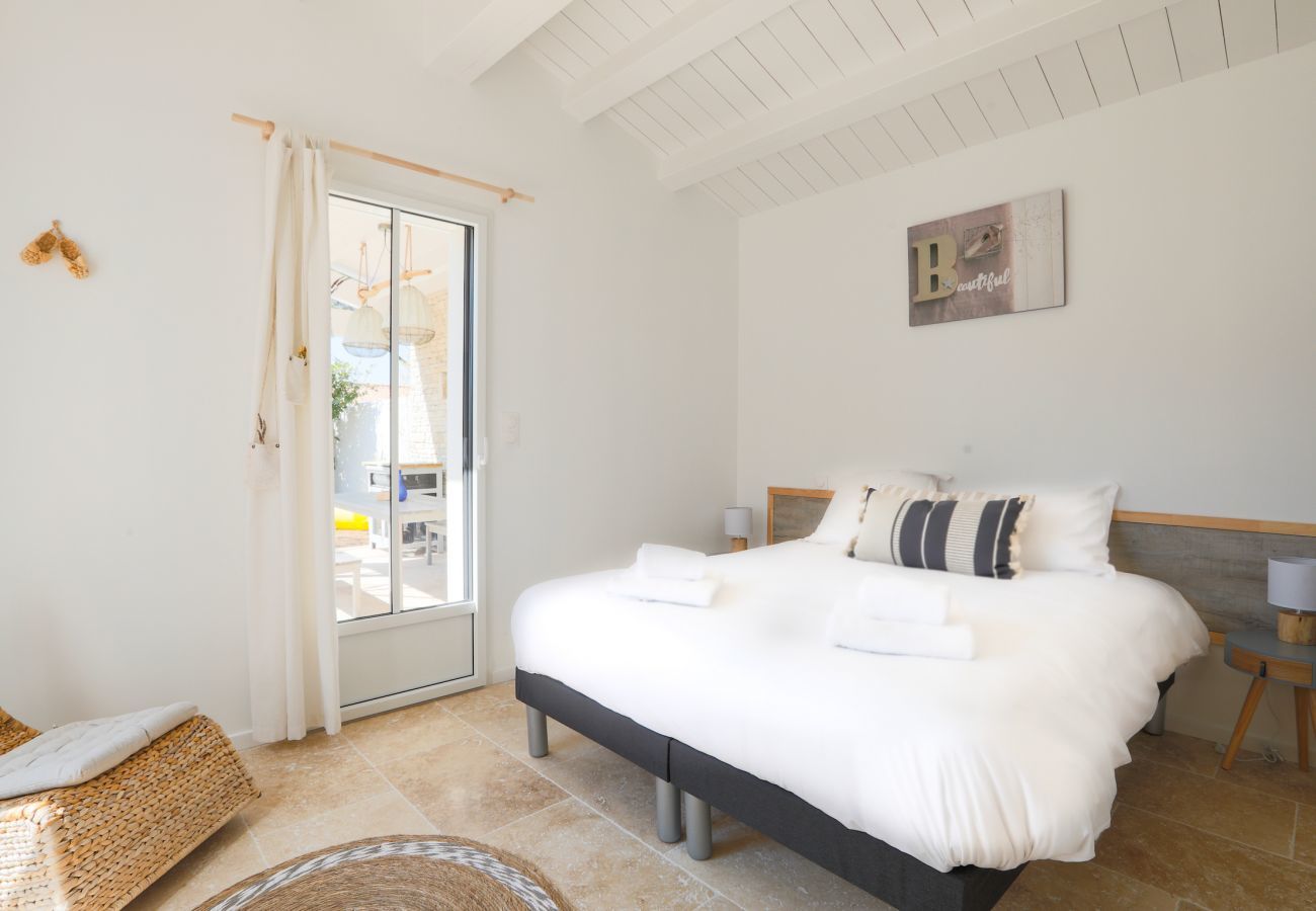 Ferienhaus in Saint-Martin-de-Ré - 550m vom Strand entfernt, Haus für 4