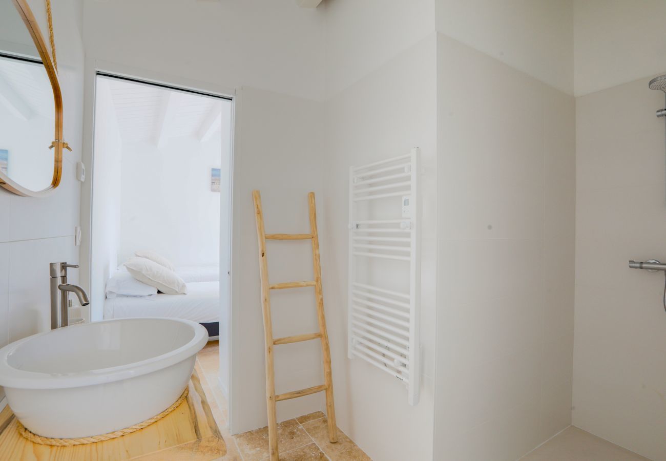 Ferienhaus in Saint-Martin-de-Ré - 550m vom Strand entfernt, Haus für 4