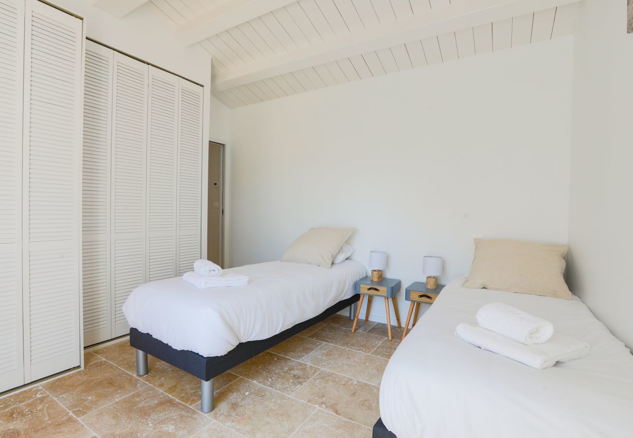 Ferienhaus in Saint-Martin-de-Ré - 550m vom Strand entfernt, Haus für 4