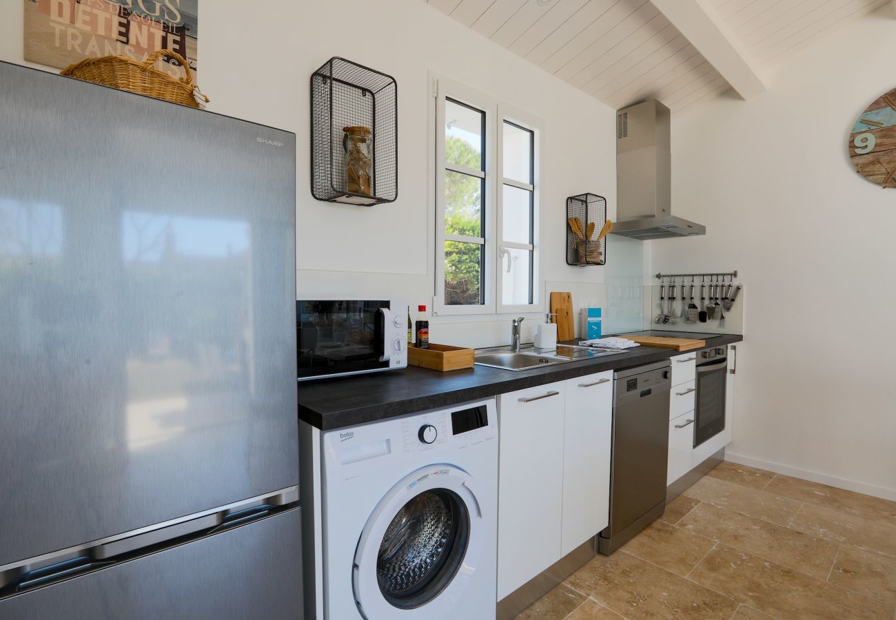 Ferienhaus in Saint-Martin-de-Ré - 550m vom Strand entfernt, Haus für 4