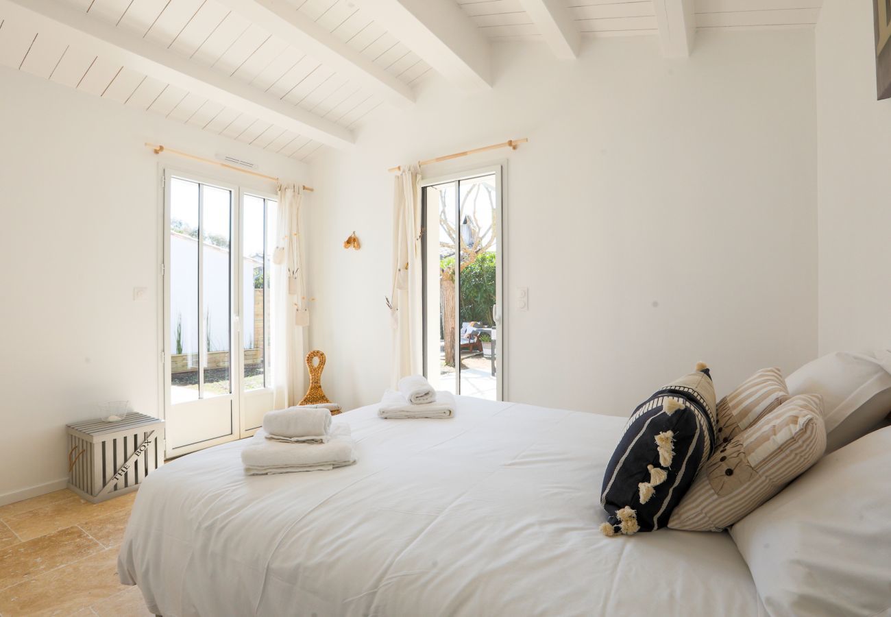Ferienhaus in Saint-Martin-de-Ré - 550m vom Strand entfernt, Haus für 4