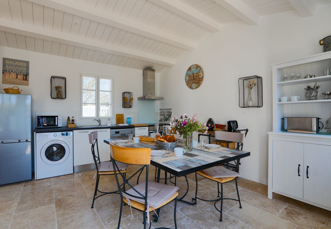 Ferienhaus in Saint-Martin-de-Ré - 550m vom Strand entfernt, Haus für 4