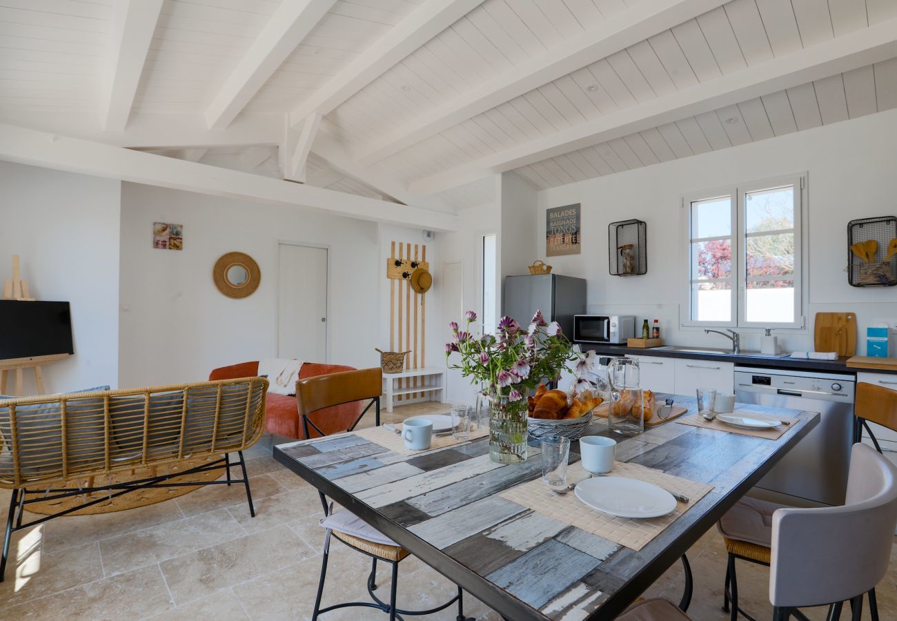 Ferienhaus in Saint-Martin-de-Ré - 550m vom Strand entfernt, Haus für 4